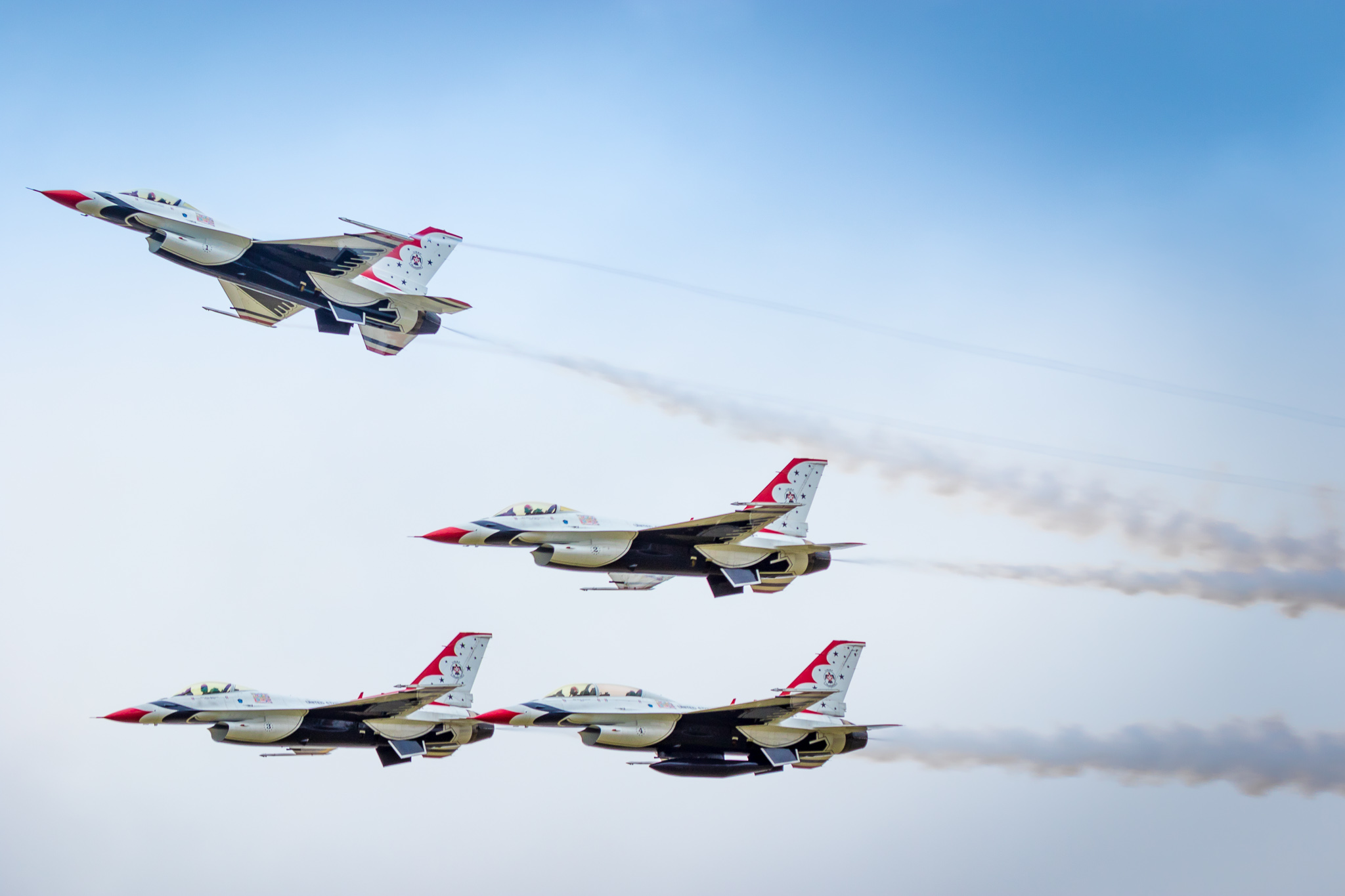 USAF Thunderbirds Flying the General Dynamics F-16 Fighting Falcon