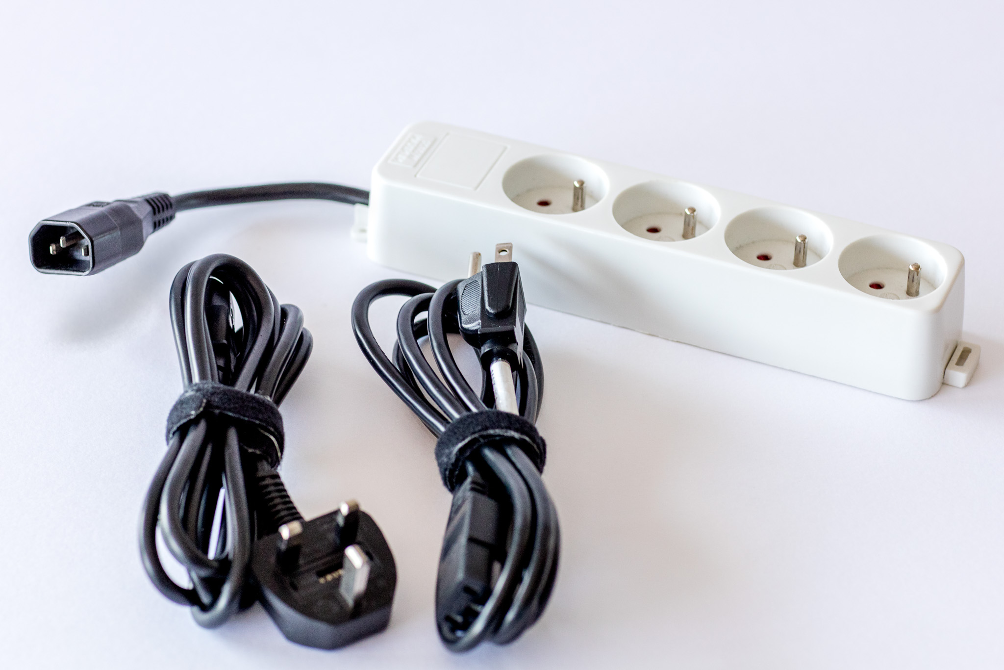  Universal Power Strip by victorie.com