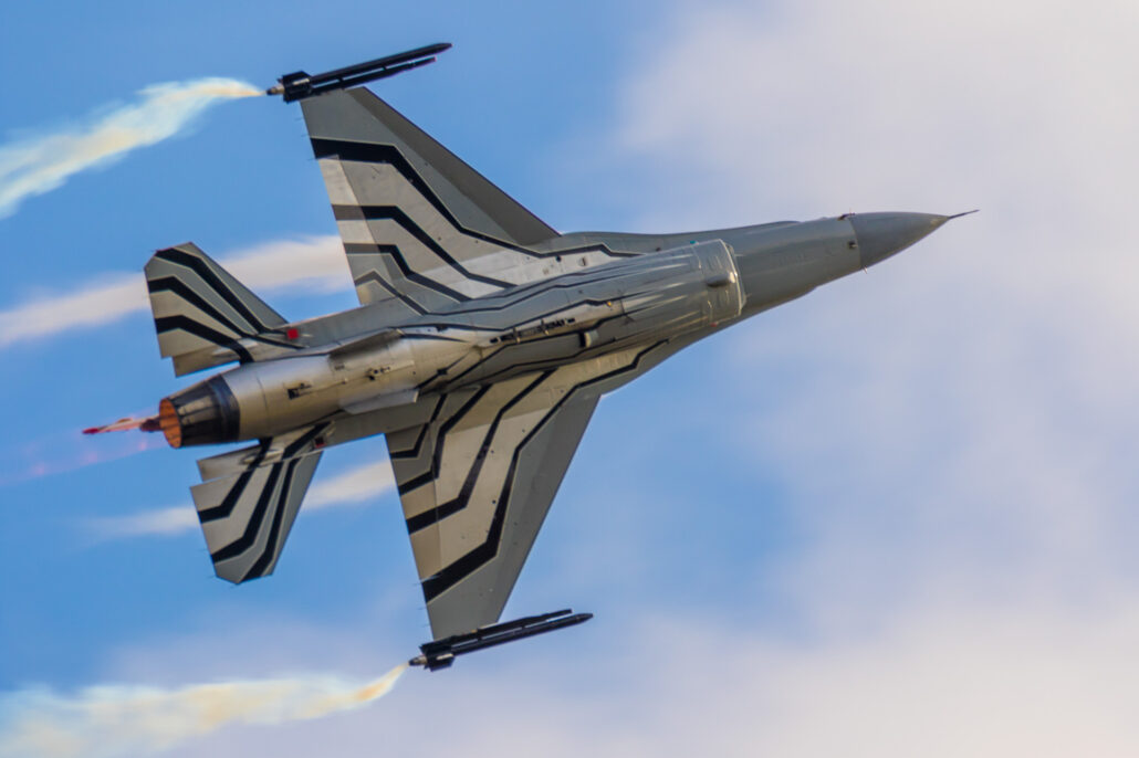 BAF F-16 Demo Flown by Gizmo at 2017 Sanicole Air Show