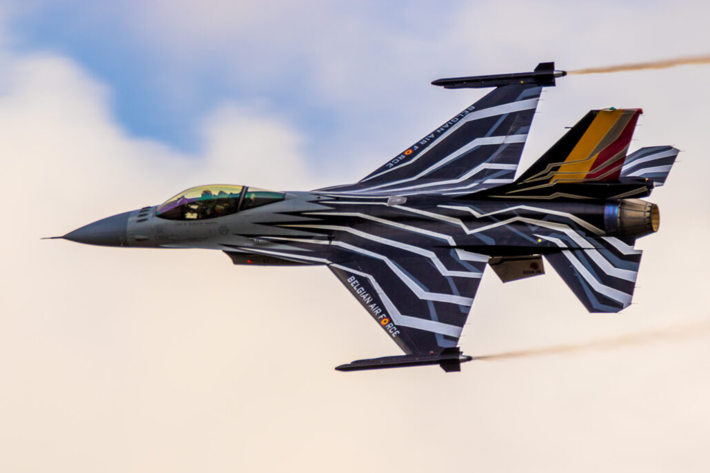 BAF F-16 Demo Flown by Gizmo at 2017 Sanicole Air Show